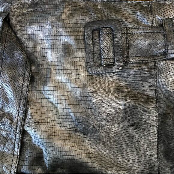 Think Tank Women’s Faux Leather Mini Skirt Size 4 Silver Reptile Print Belted - Picture 11 of 13